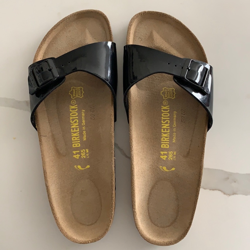· NEW
Birkenstock sandals Madrid. Patent black color. SIZE 41